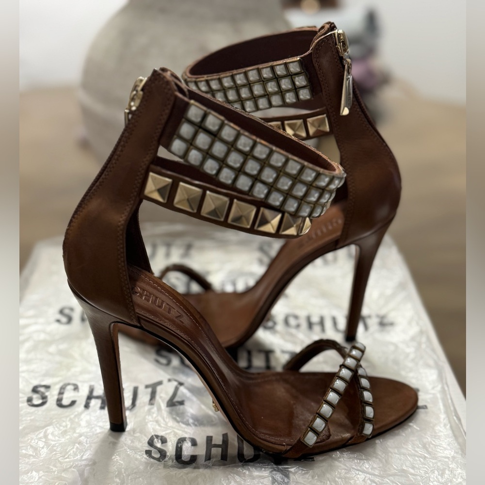 Schutz Studded Leather Ankle Strap Heels – Size 7.5B (Wood/Kombi)